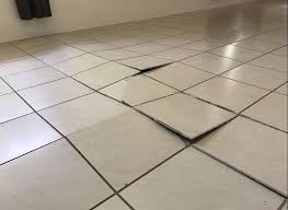 HÌNH ÂNH GẠCH NỀN BONG TRÓC